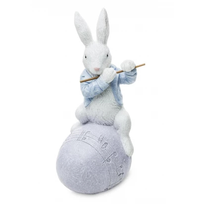 Królik zając z pisanką grający na fujarce figurka 18cm Axel 127777 muzyka nuty